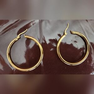 Elegant Gold Hoop Earrings